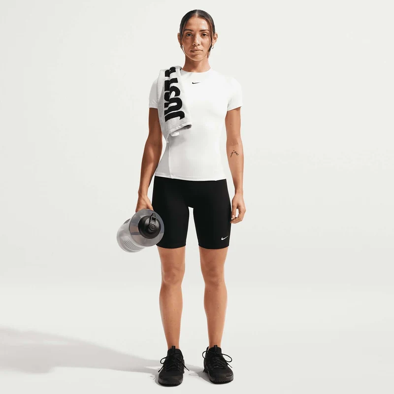one fitted dri-fit Damestop