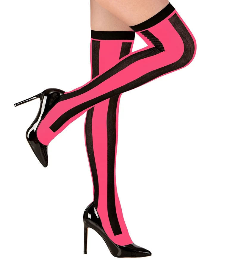 Roze met zwarte kousen