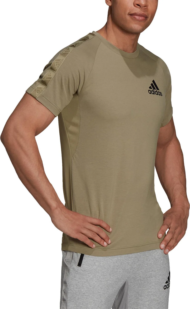 T T. T-Shirt